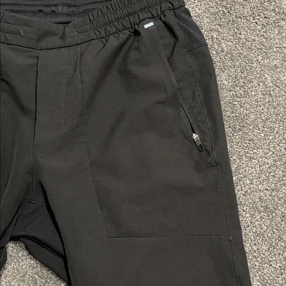 License to train lululemon men’s medium pants - Picture 2 of 4